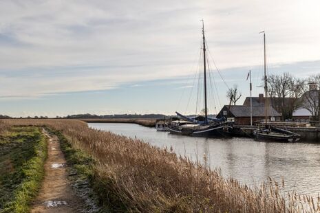 Photograph of the river Alde at Snape