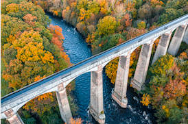 Traphont Ddŵr Pontcysyllte yng Nghymru.