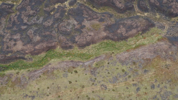 Fire stops at a wet gully edge in Dove Stone 2018. Credit: Jon Bird (RSPB)